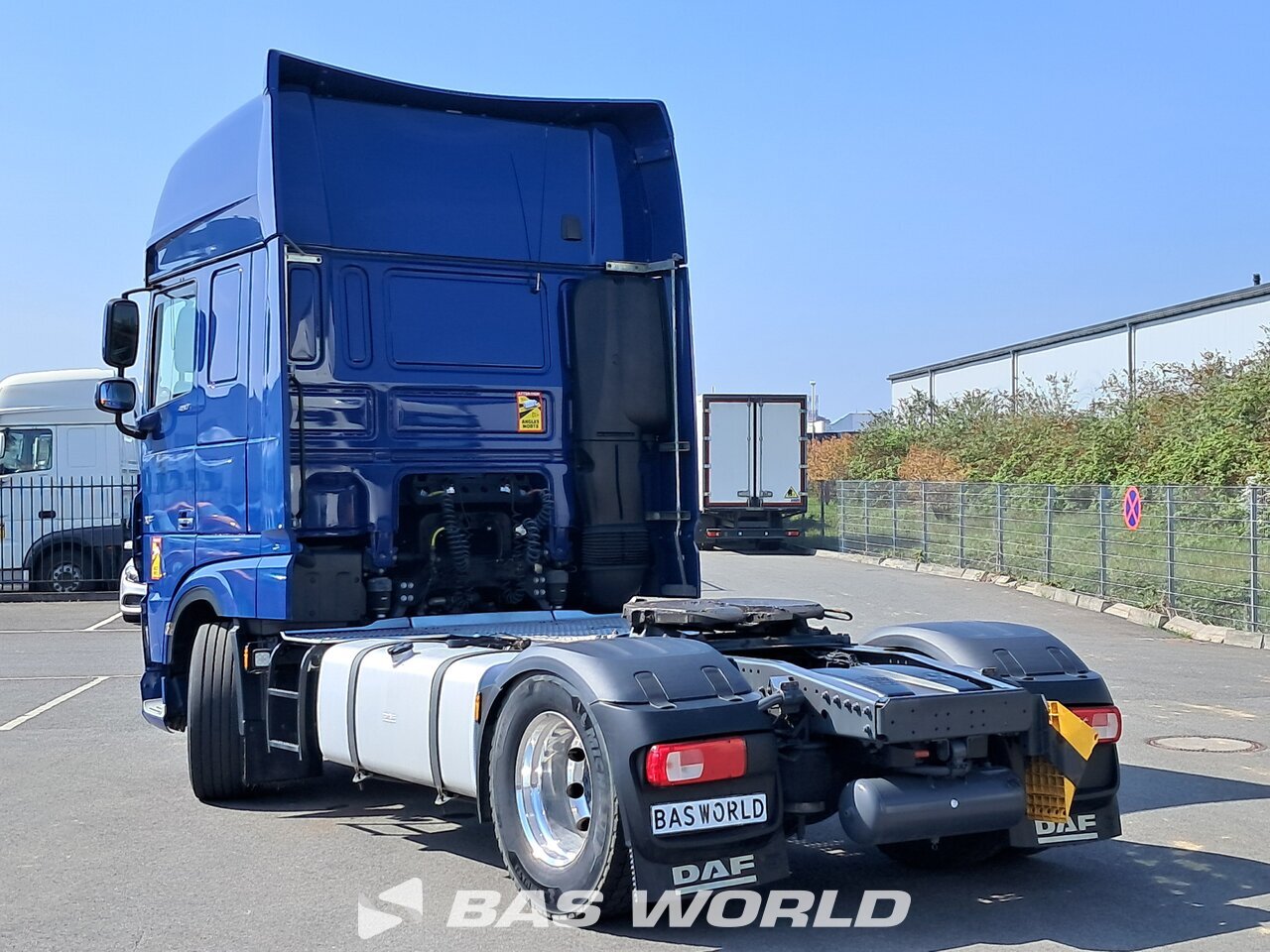 Back left : DAF XF 480 4X2 Tracteur routier