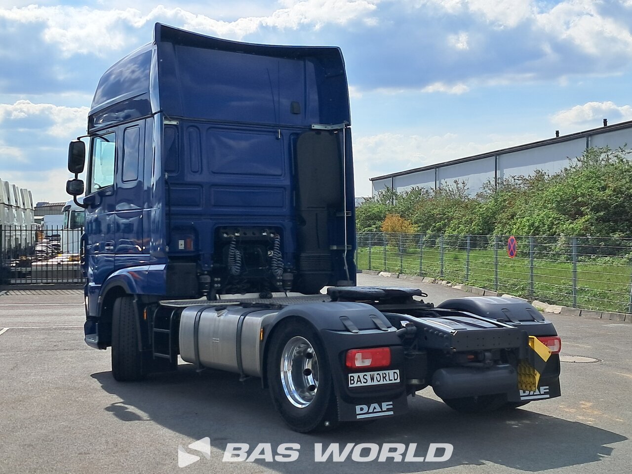 Back left : DAF XF 480 4X2 Tracteur routier