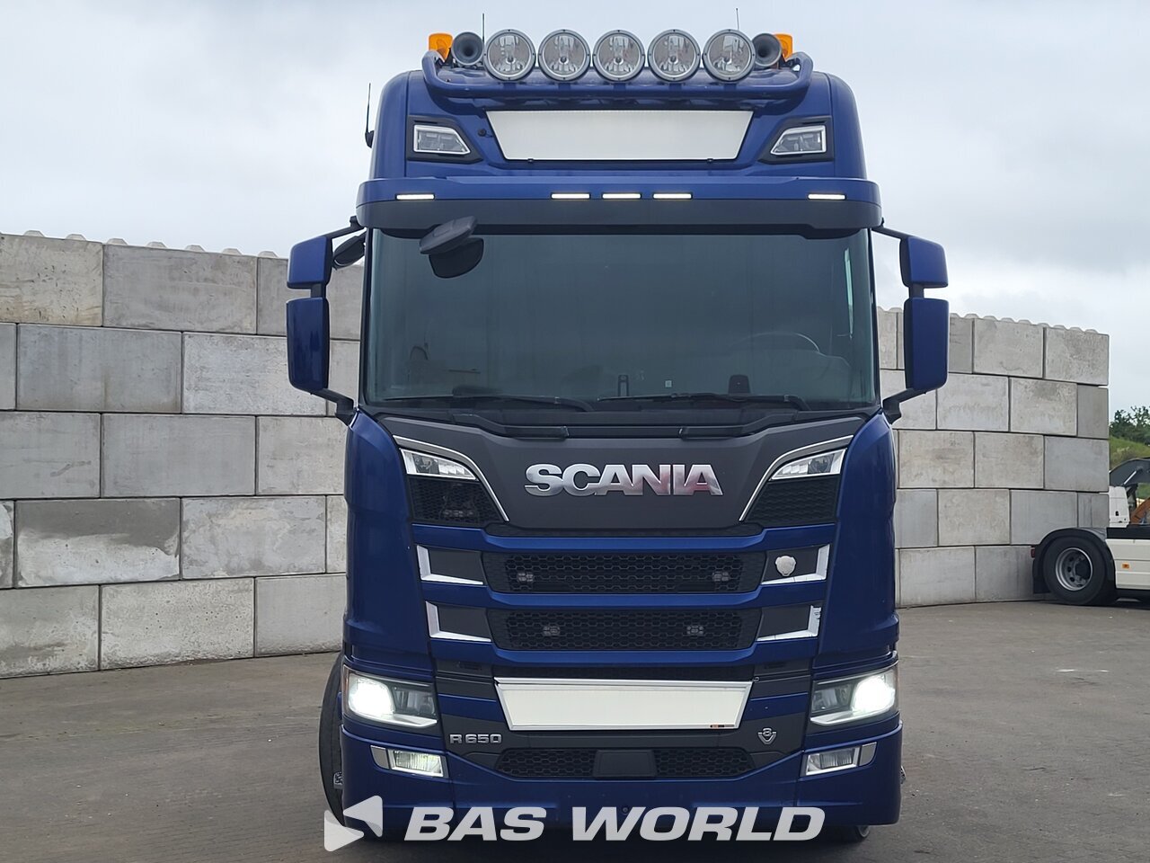Front : Scania R650 6X2 Tracteur routier