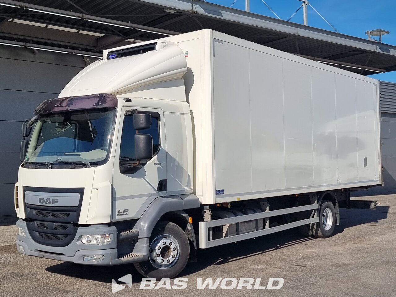 Front left : DAF LF 260 4X2 Puppe Camion frigorifique