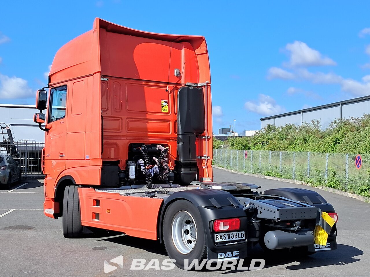 Back left : DAF XF 530 4X2 Tracteur routier