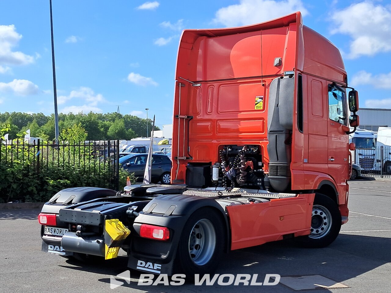 Back right : DAF XF 530 4X2 Tracteur routier