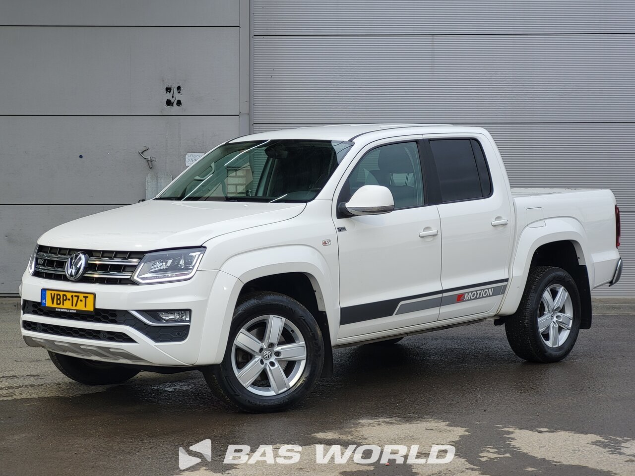 Front left : Volkswagen Pick-up