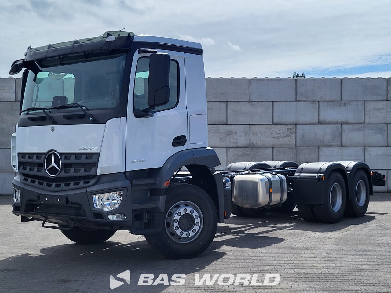 Front left : Mercedes Arocs 2640 6X4 Châssis camion