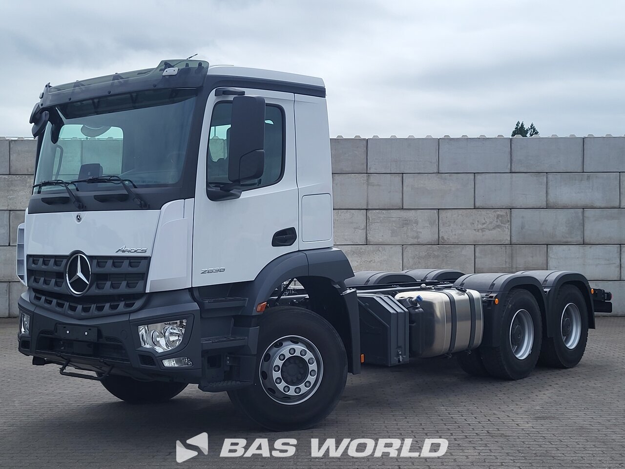 Front left : Mercedes Arocs 2636 6X4 Châssis camion