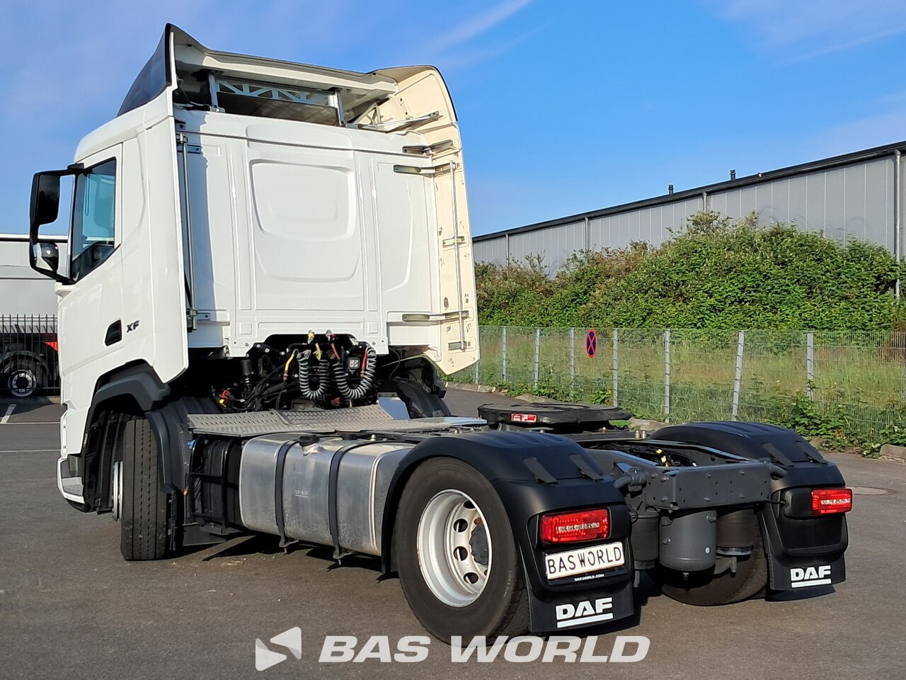 Back left : DAF XF 530 4X2 Tracteur routier