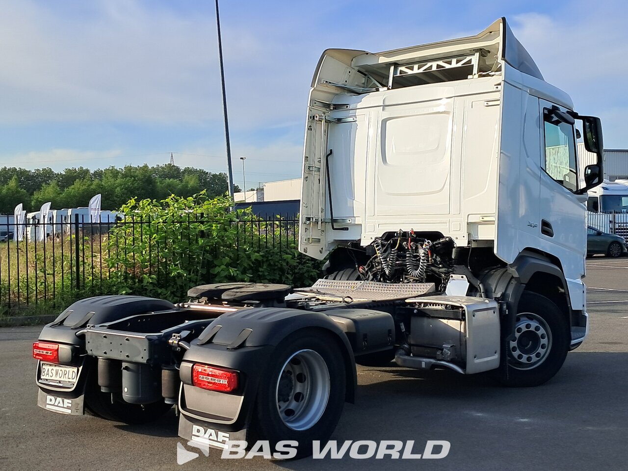 Back right : DAF XF 530 4X2 Tracteur routier