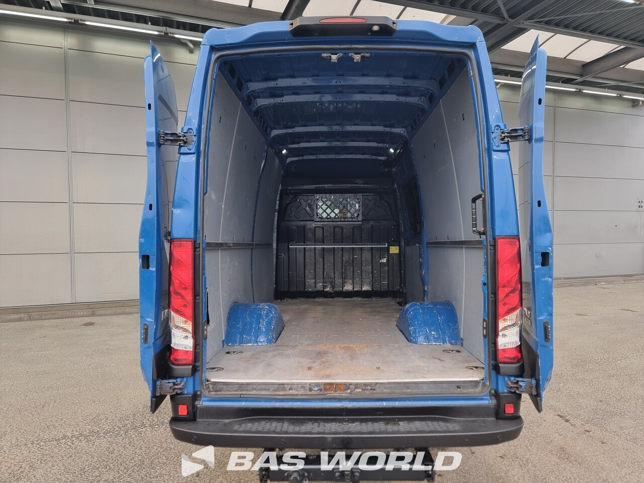 Other : Iveco Daily 35C18 Fourgons utilitaires