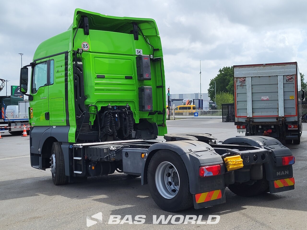 Back left : MAN TGX 18.500 4X2 Tracteur routier