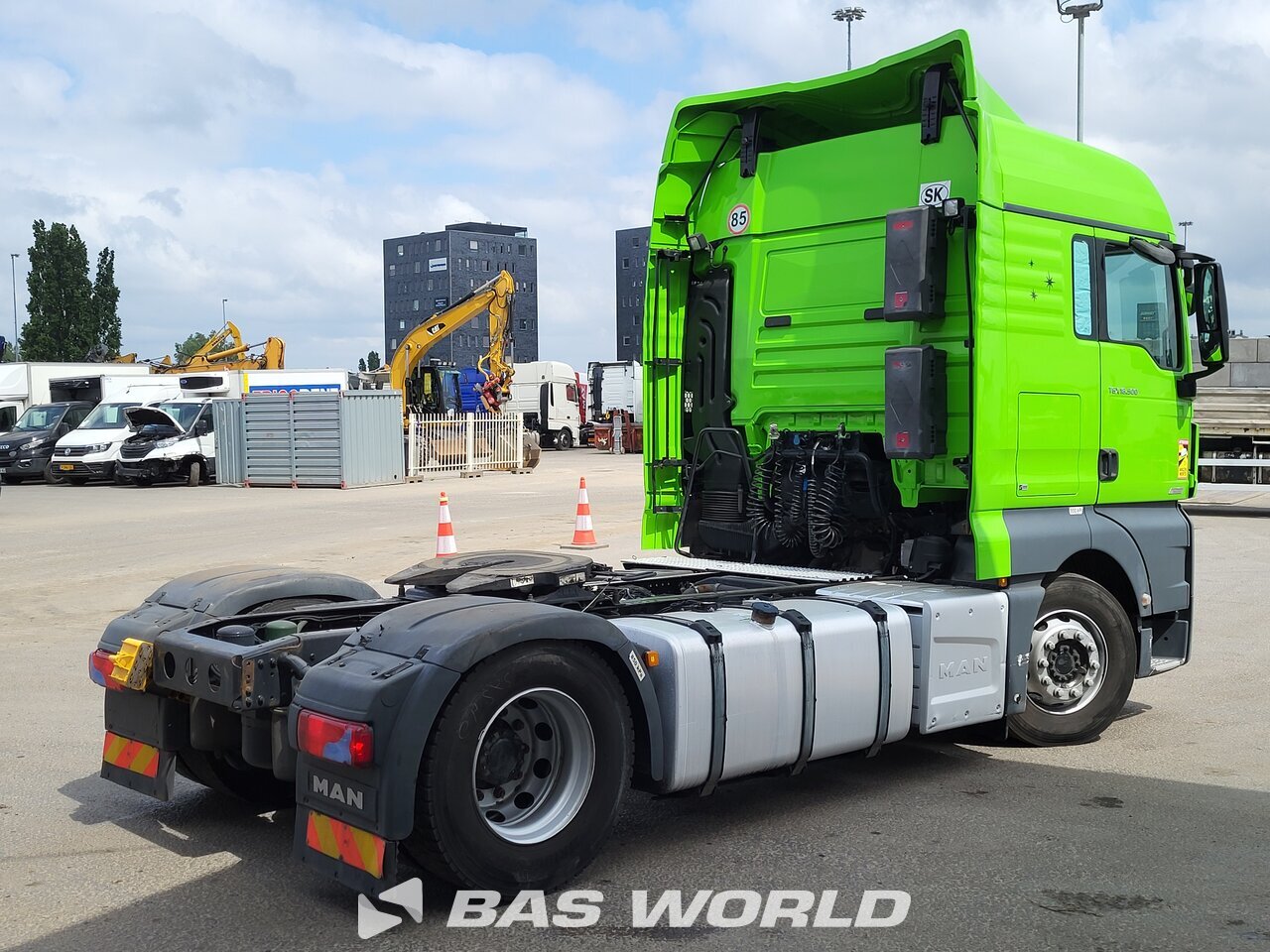 Back right : MAN TGX 18.500 4X2 Tracteur routier
