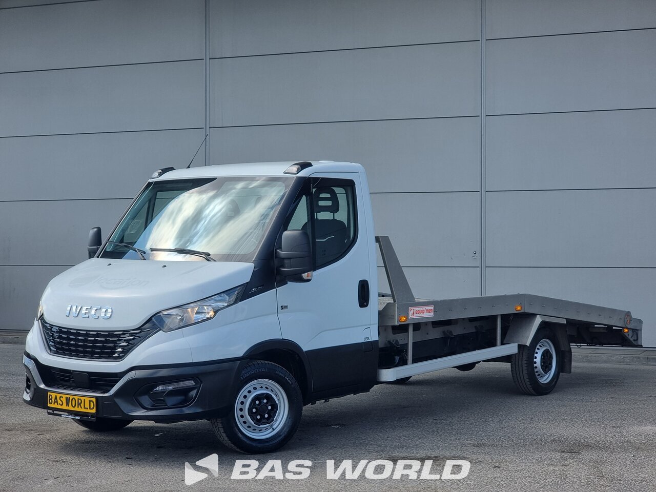 Front left : Iveco Daily 35S16 Transporteur de voitures