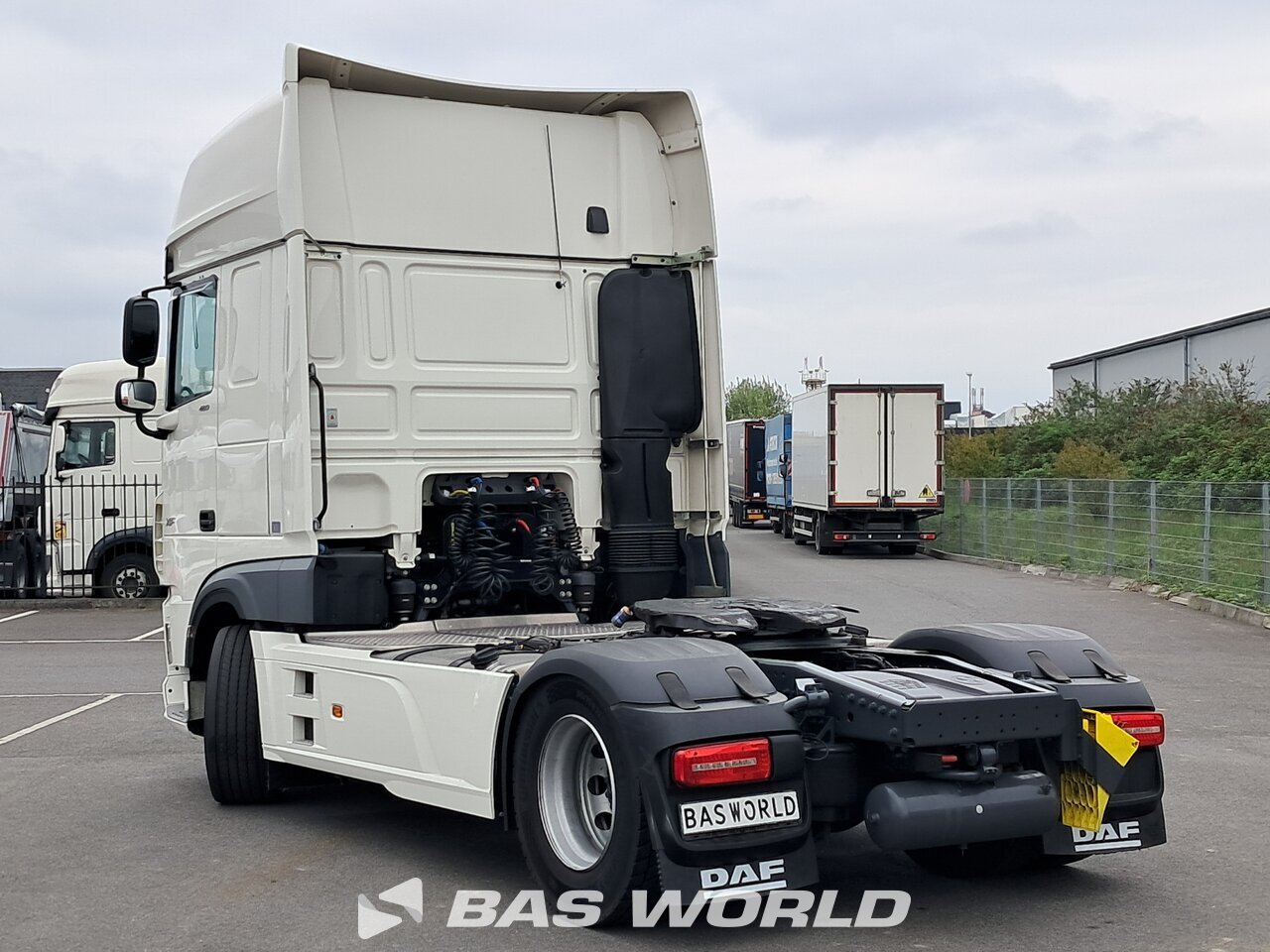 Back left : DAF XF 480 4X2 Tracteur routier