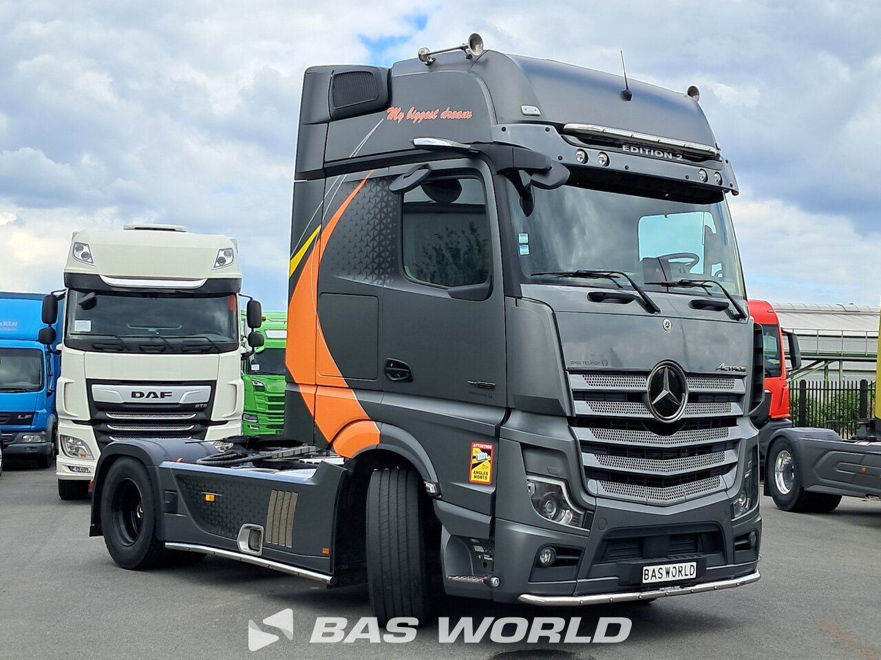 Front right : Mercedes Actros 2163 4X2 Tracteur routier