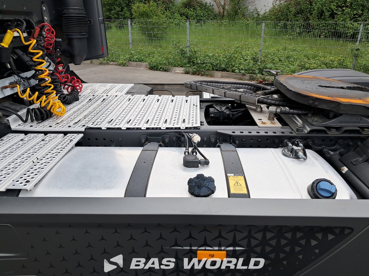 Fuel tanks : Mercedes Actros 2163 4X2 Tracteur routier