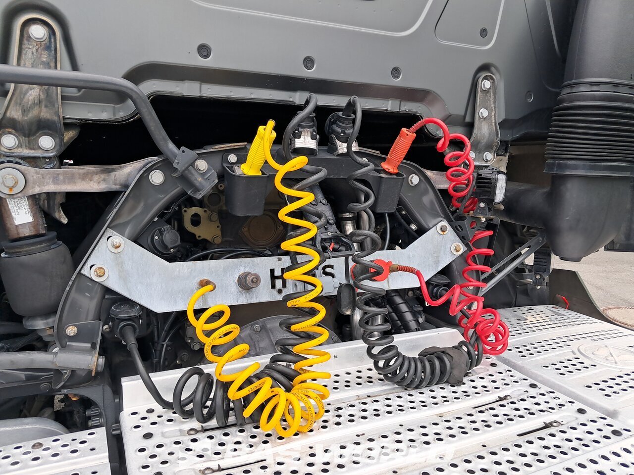 Trailer connections : Mercedes Actros 2163 4X2 Tracteur routier