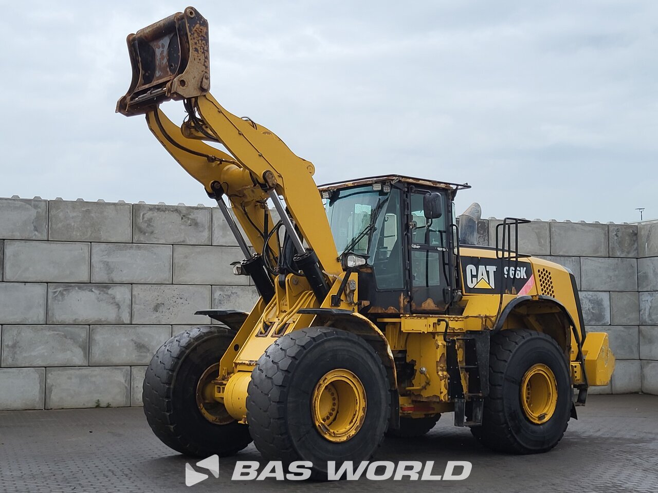 Front left : Caterpillar 966 K Chargeuse sur pneus