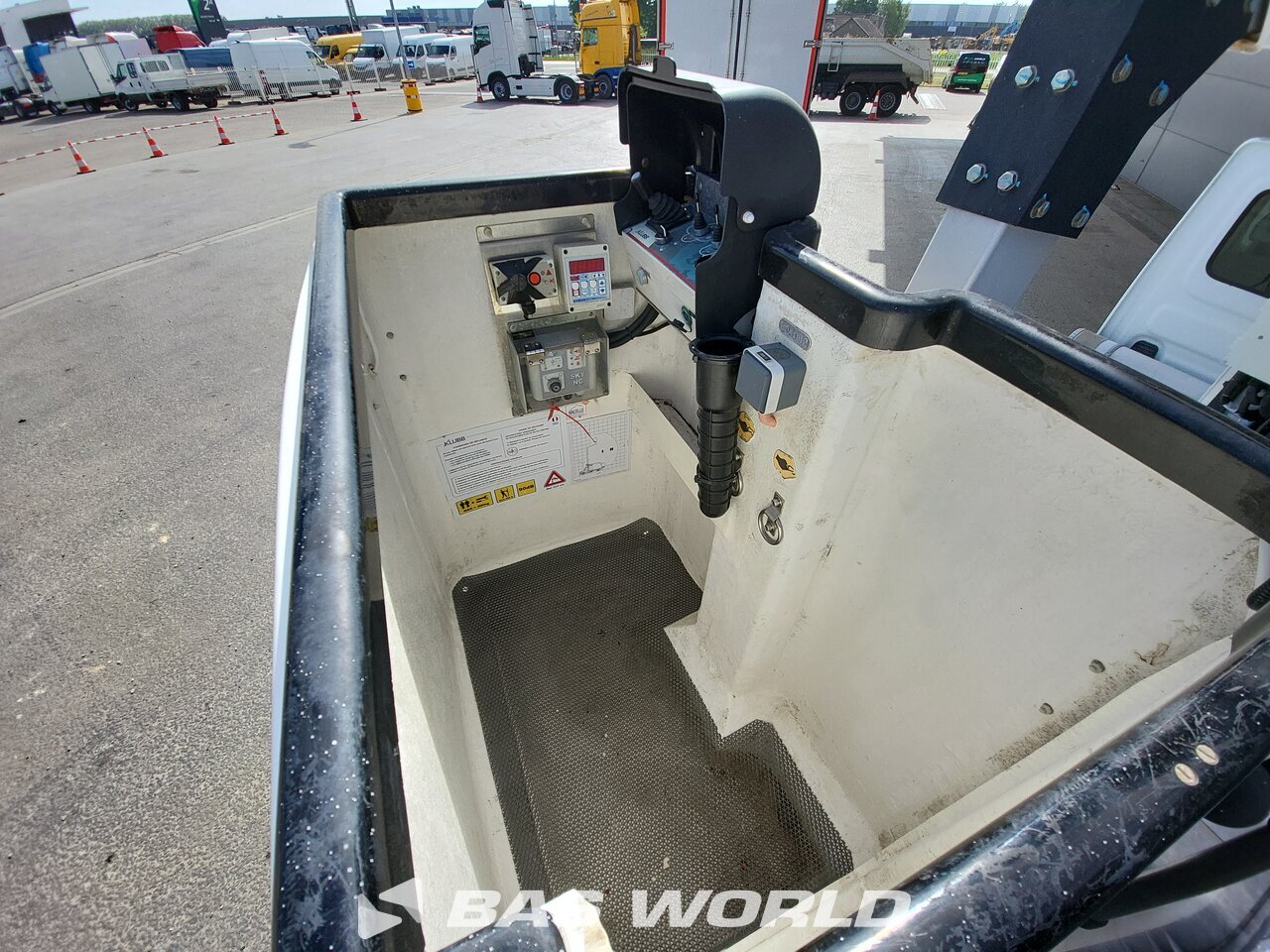 Other : Iveco Daily 35S14 Plateforme de travail hydraulique