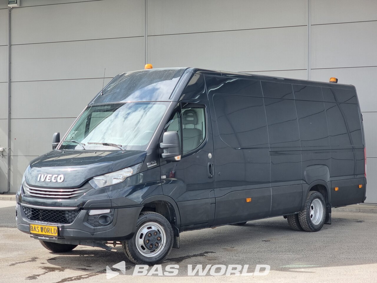 Front left : Iveco Daily 50C18 Fourgons utilitaires