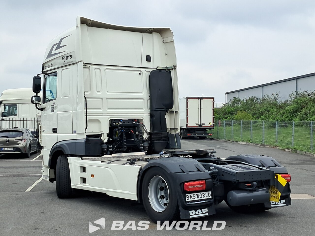 Back left : DAF XF 530 4X2 Tracteur routier