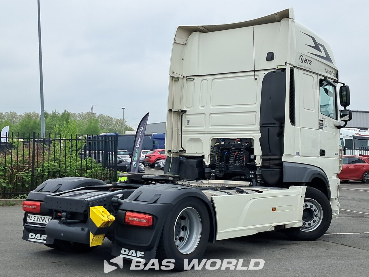 Back right : DAF XF 530 4X2 Tracteur routier