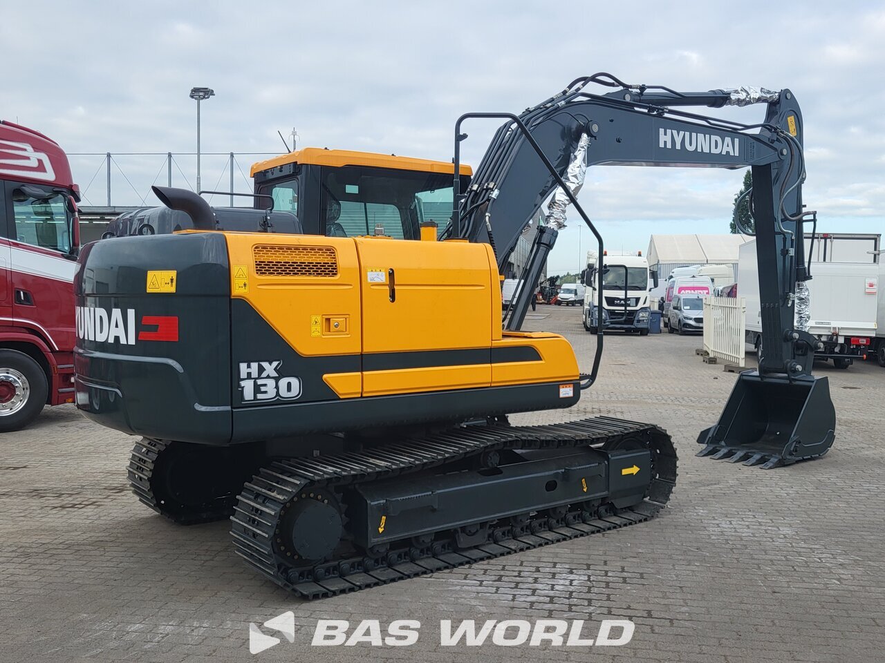Other : Hyundai HX130 N Pelle sur chenilles