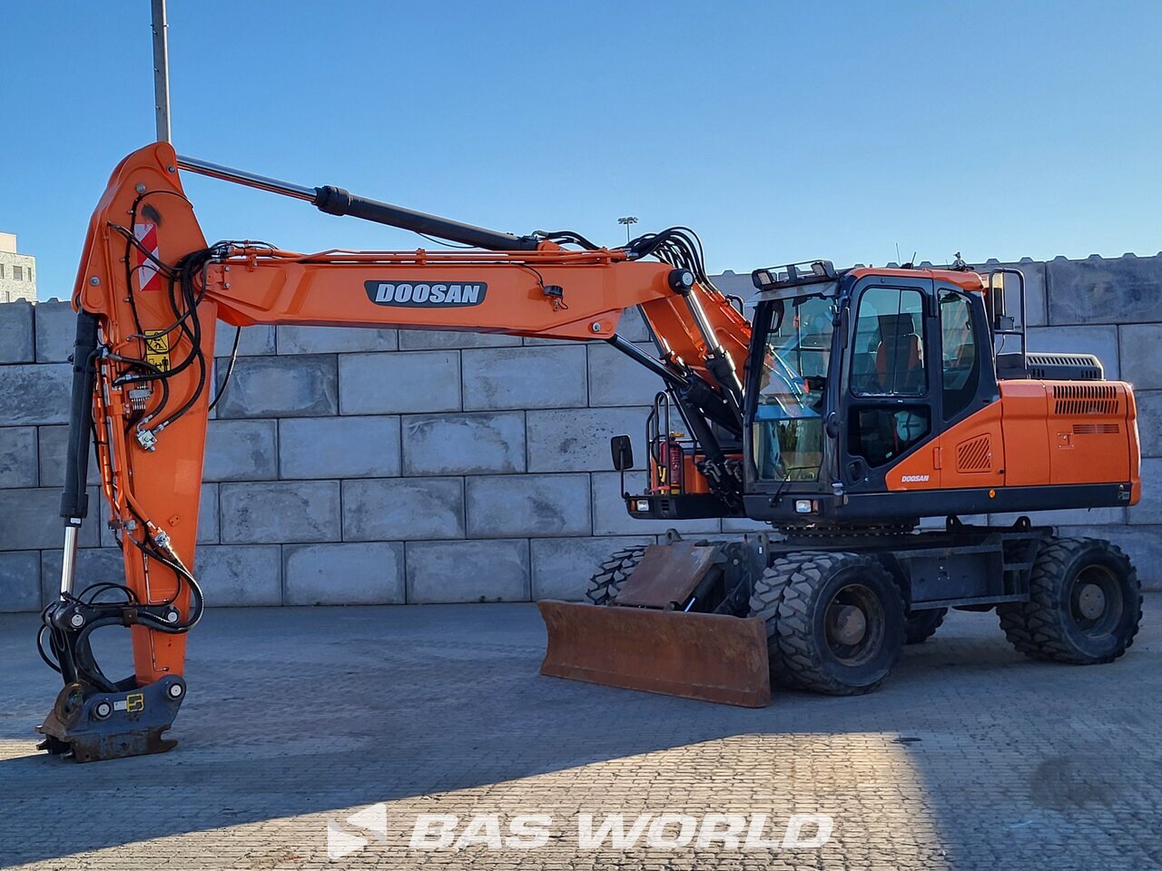 Front left : Doosan DX190W-5 Pelle sur pneus