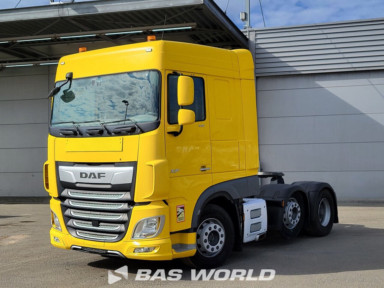 Front left : DAF XF 530 6X2 Tracteur routier