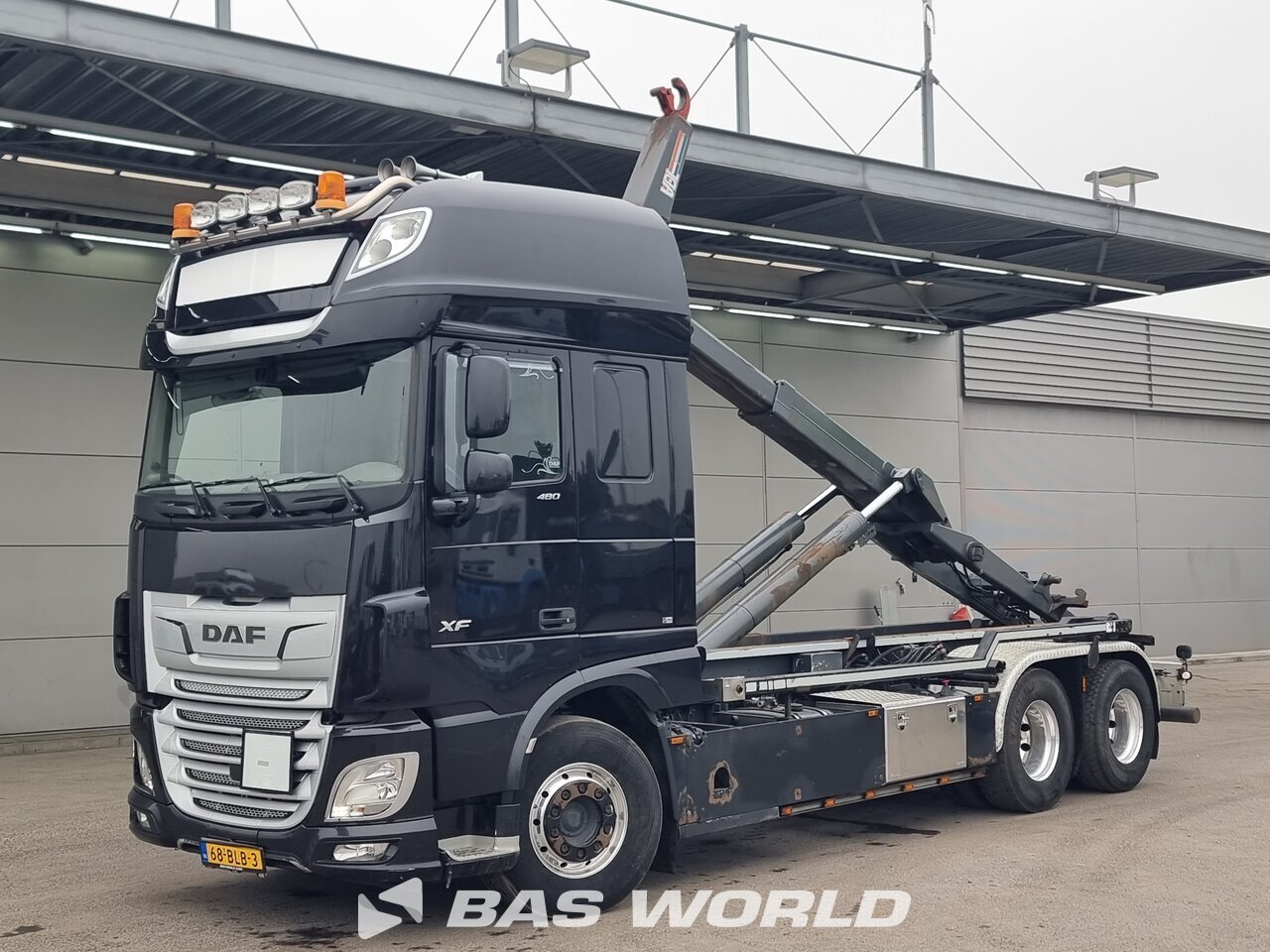 Front left : DAF XF 480 6X2 VDL Type: S-30-6400 camion à bras