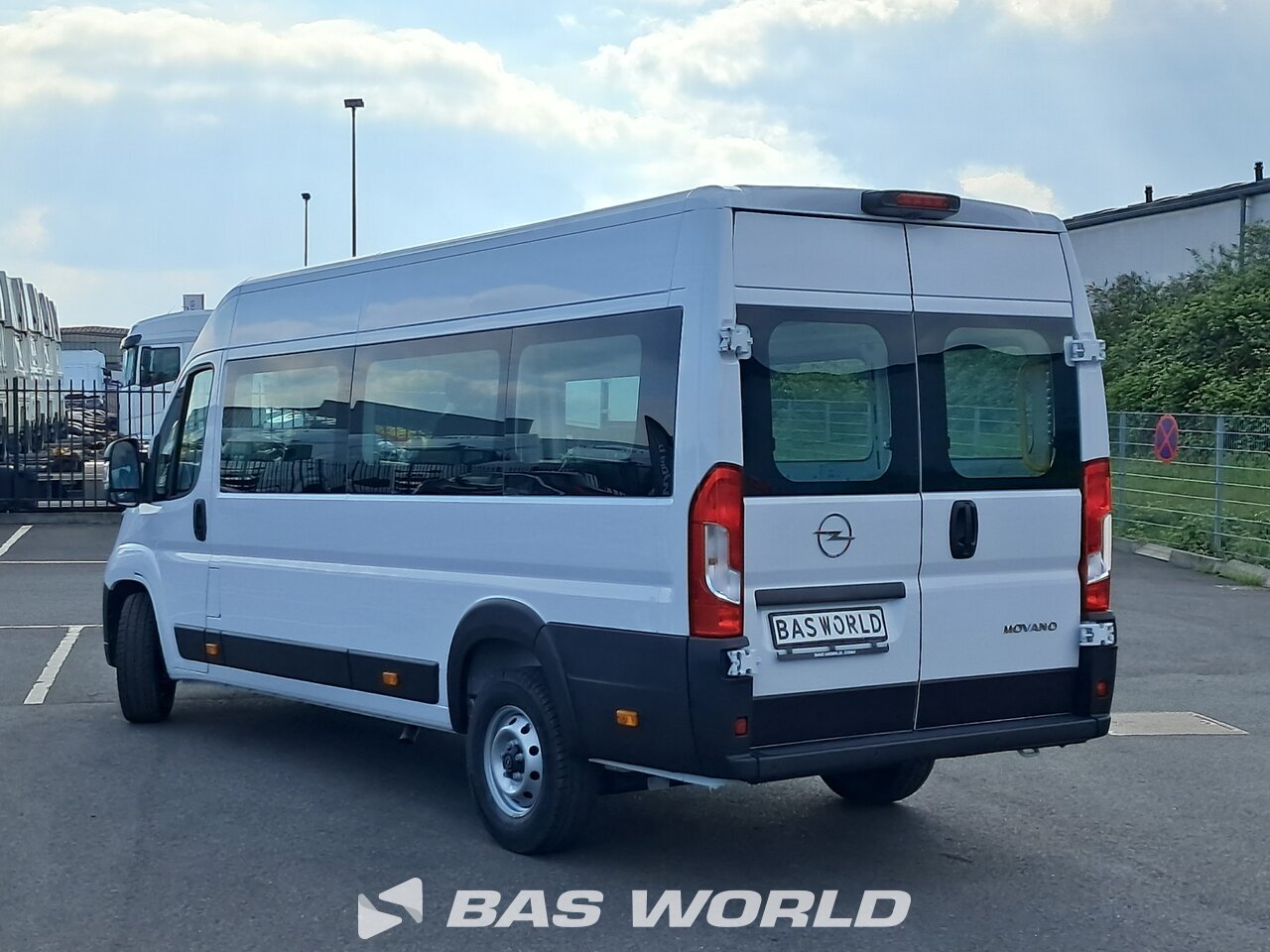 Back left : Opel Movano 140PS Fourgons utilitaires