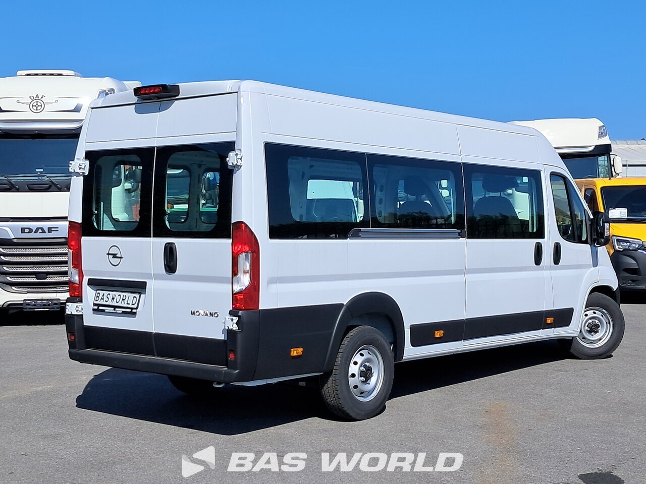 Back right : Opel Movano 180PS Fourgons utilitaires