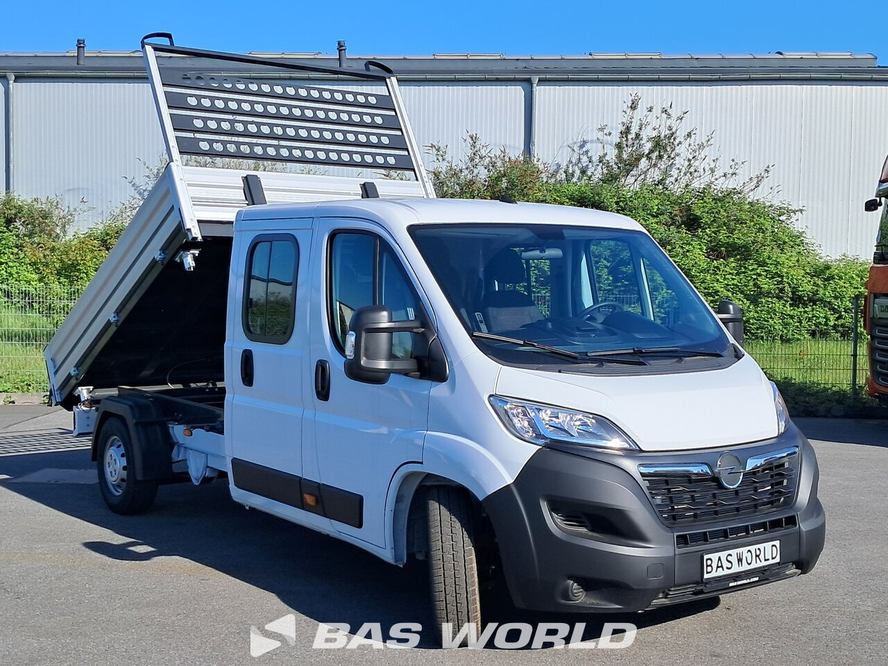 Front right : Opel Movano 140PS Benne