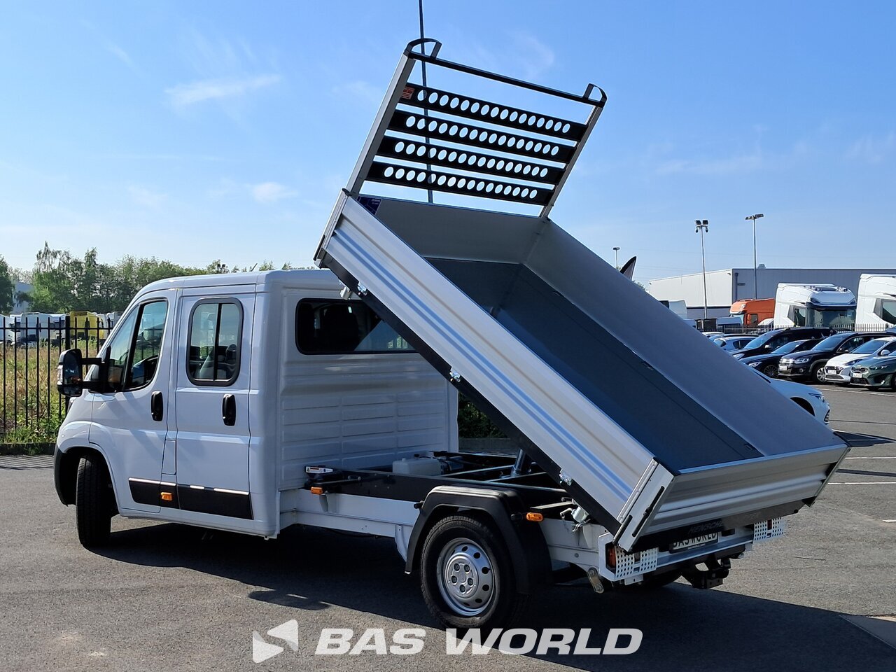 Back left : Opel Movano 140PS Benne