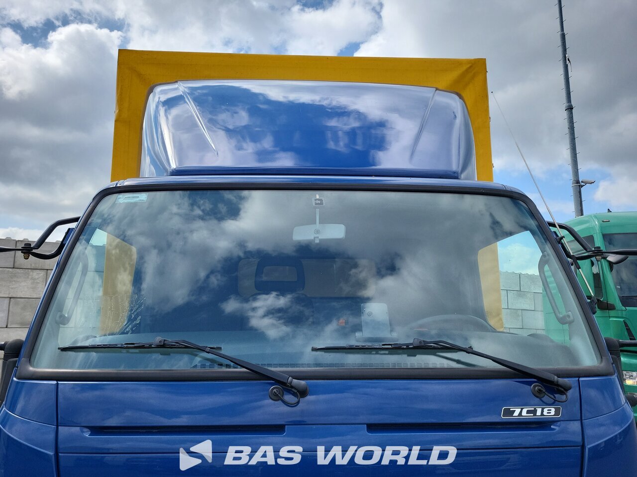 Other : Mitsubishi 7C18 4X2 Junge Carrosseries fourgons