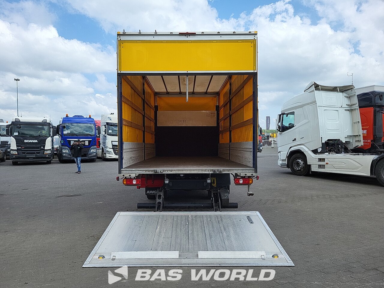 Other : Mitsubishi 7C18 4X2 Junge Carrosseries fourgons