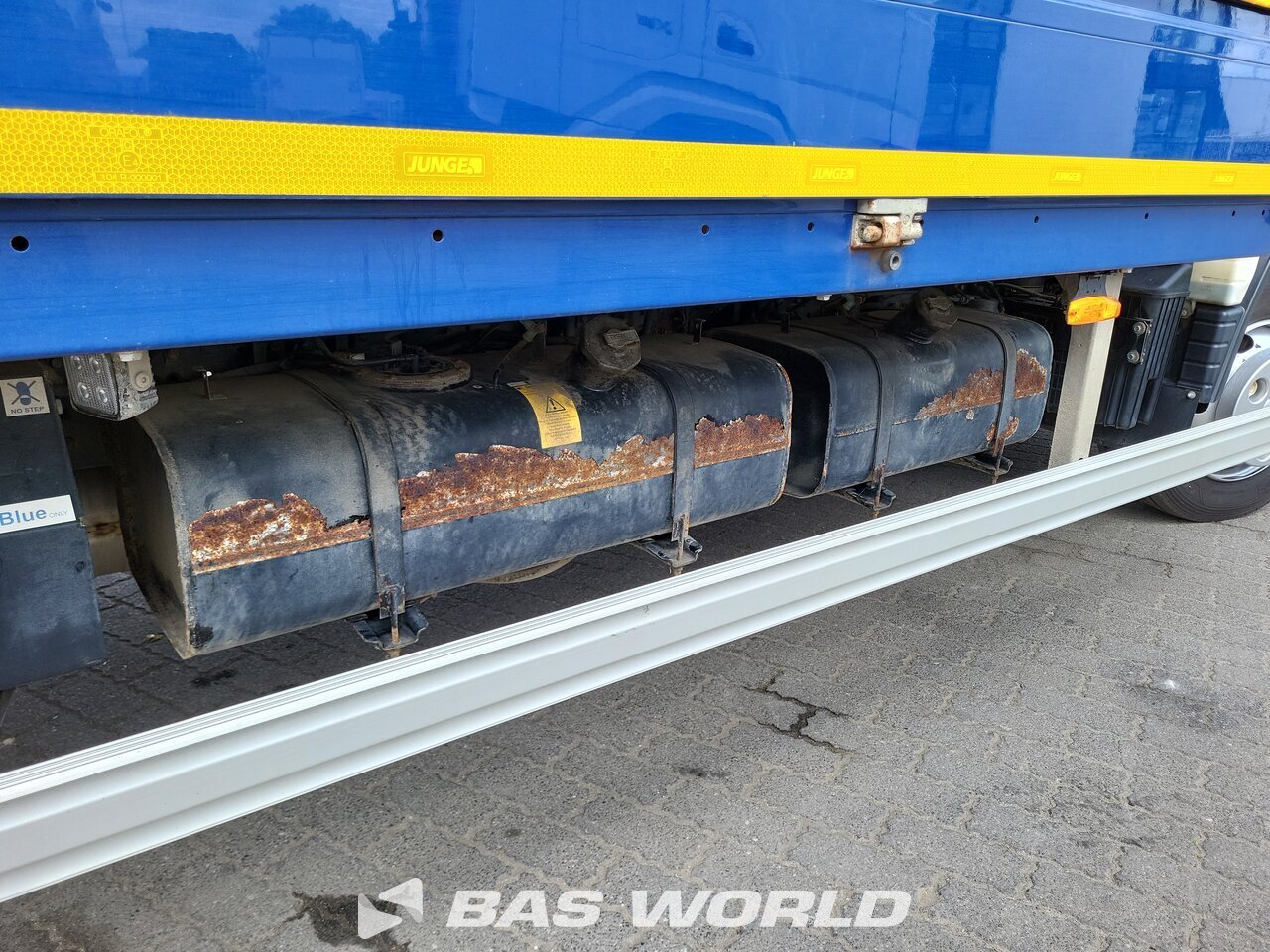 Other : Mitsubishi 7C18 4X2 Junge Carrosseries fourgons