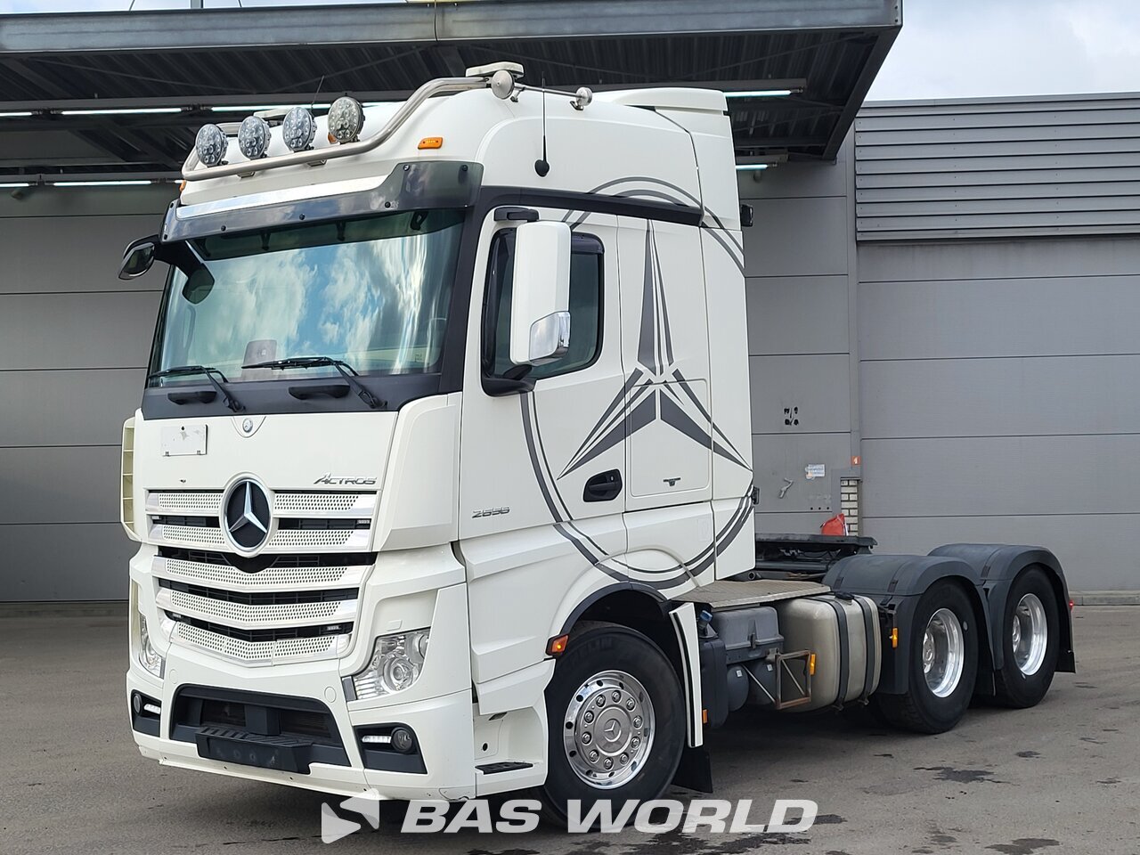 Front left : Mercedes Actros 2658 6X4 Tracteur routier