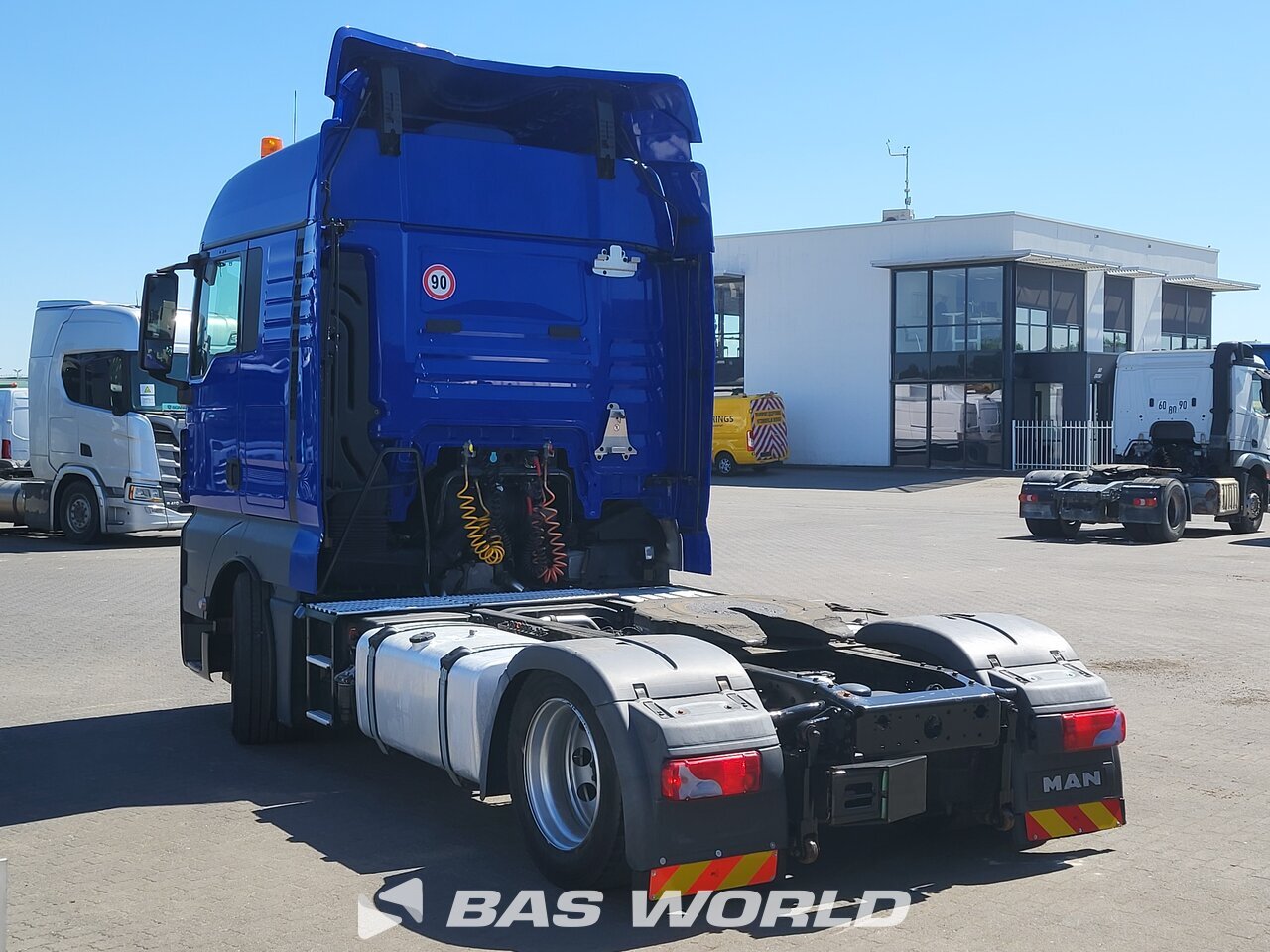 Back left : MAN TGX 18.460 4X2 Tracteur routier