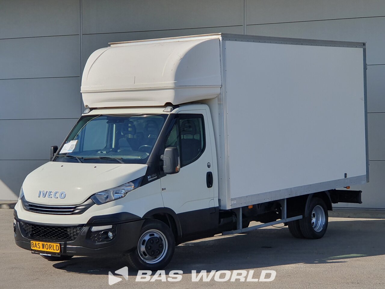 Front left : Iveco 35C16 Carrosseries