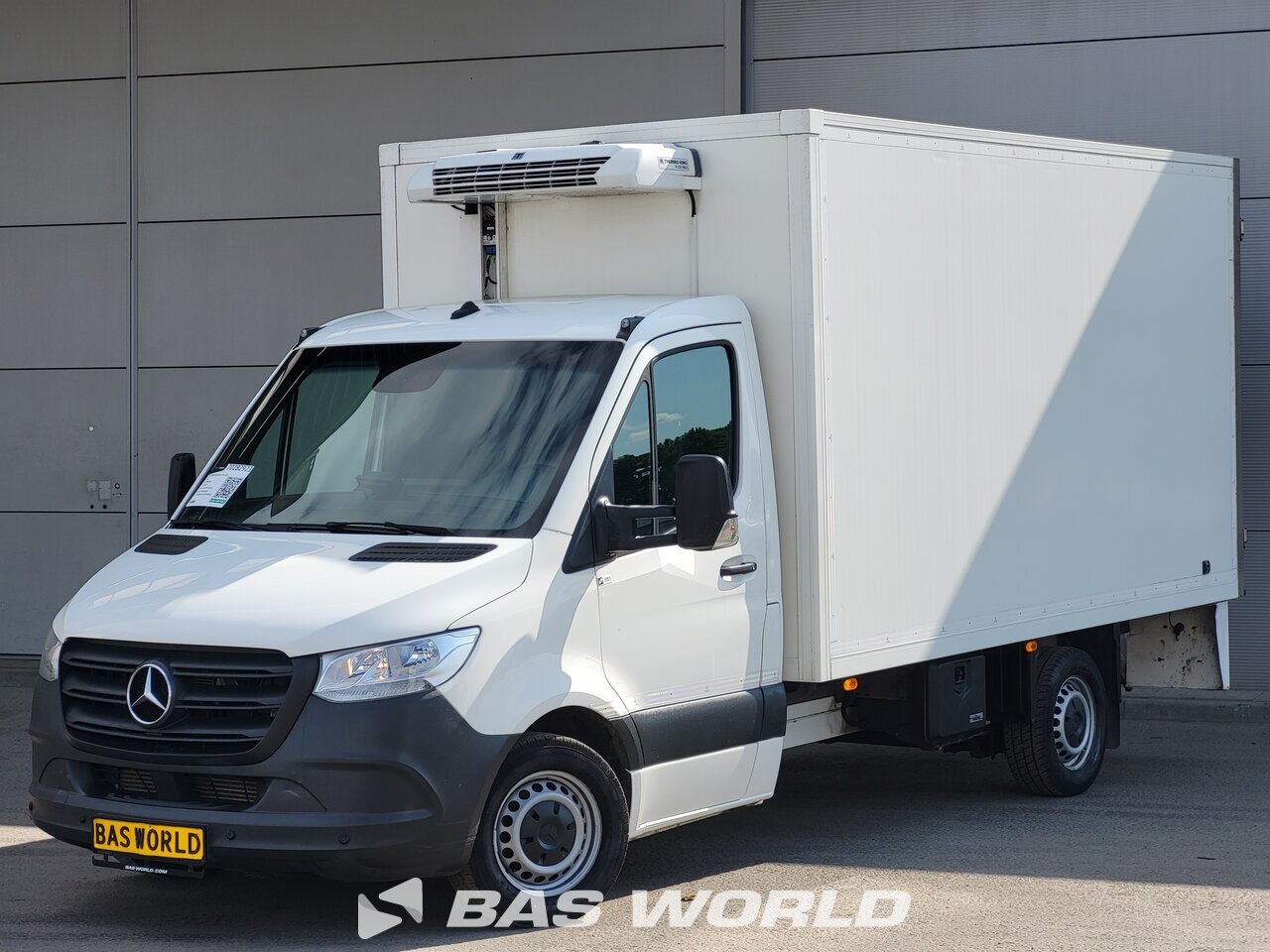 Front left : Mercedes Sprinter 314 CDI frigorifique fermé