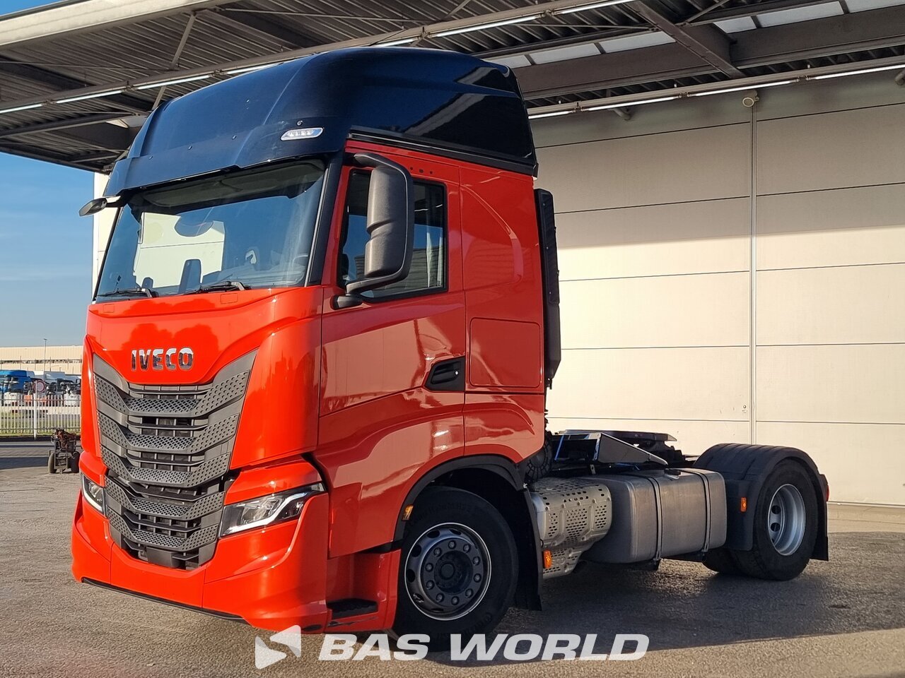 Front left : Iveco S-Way 490 4X2 Tracteur routier