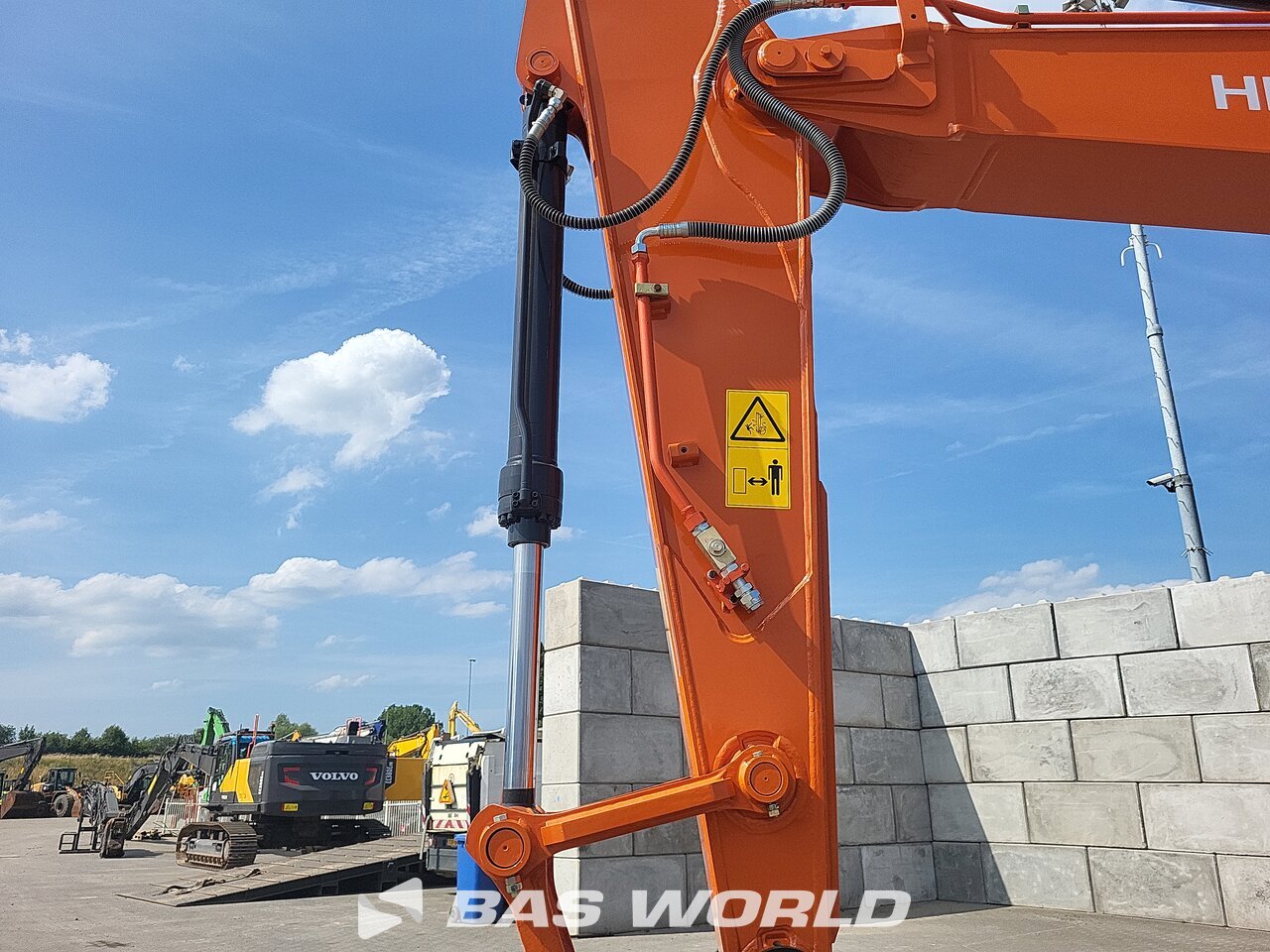 Other : Hitachi ZX220 LC-5G Pelle sur chenilles