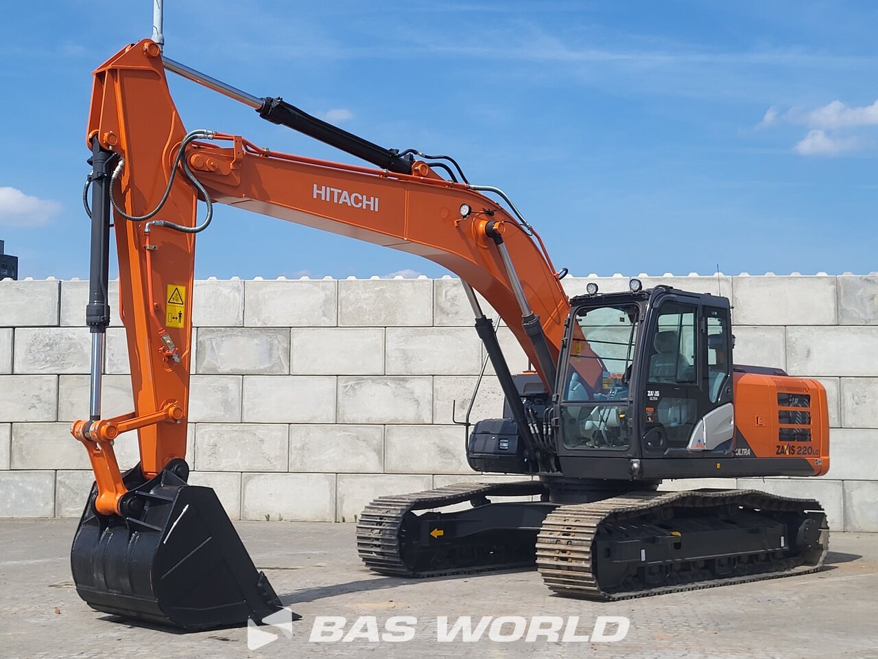 Front left : Hitachi ZX220 LC-5G Pelle sur chenilles