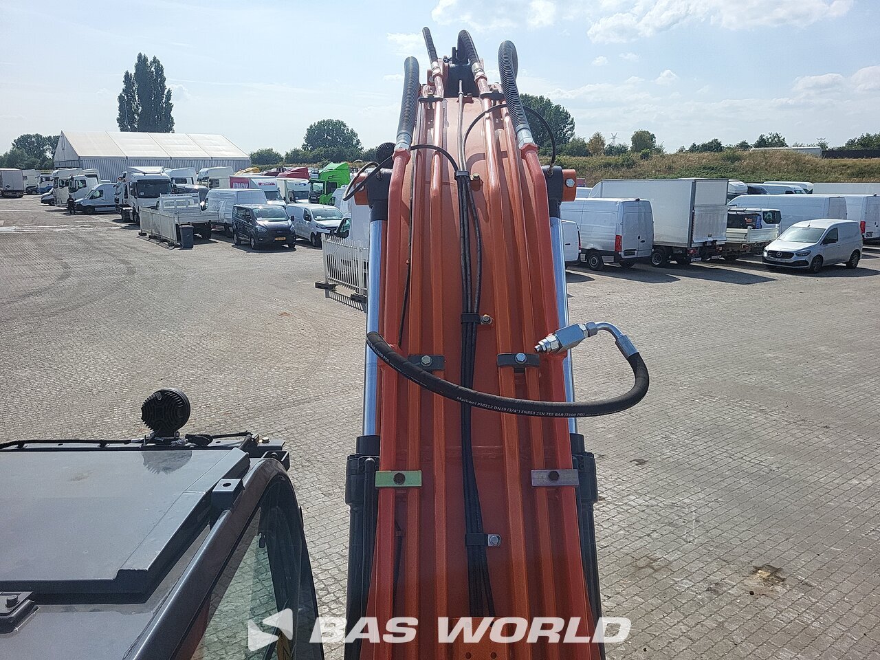 Other : Hitachi ZX220 LC-5G Pelle sur chenilles