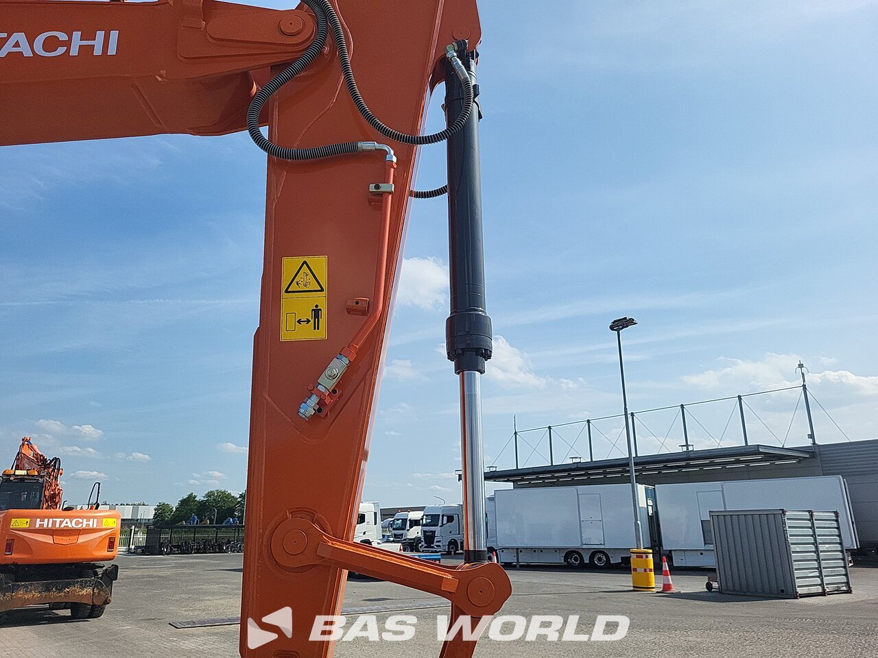 Other : Hitachi ZX220 LC-5G Pelle sur chenilles