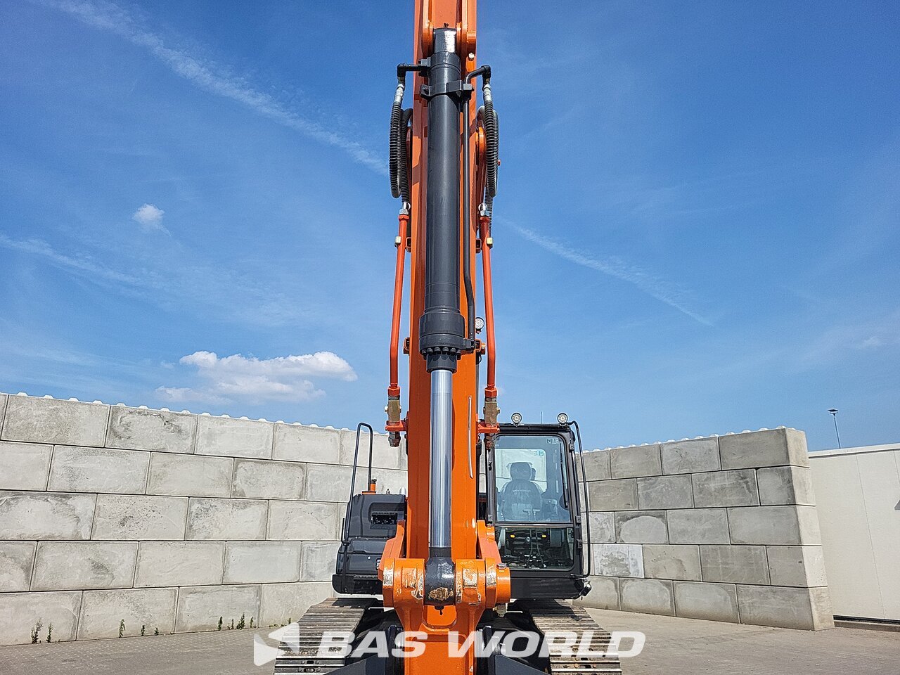 Other : Hitachi ZX220 LC-5G Pelle sur chenilles