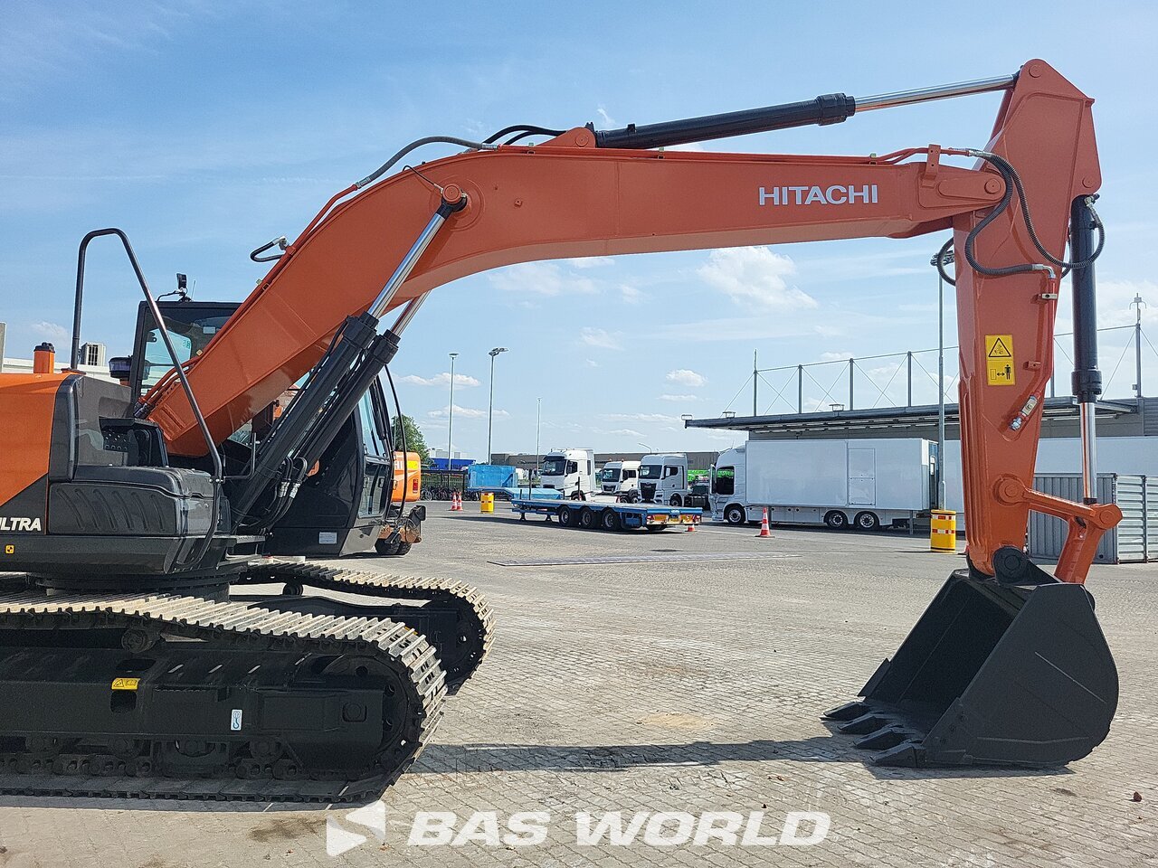Other : Hitachi ZX220 LC-5G Pelle sur chenilles