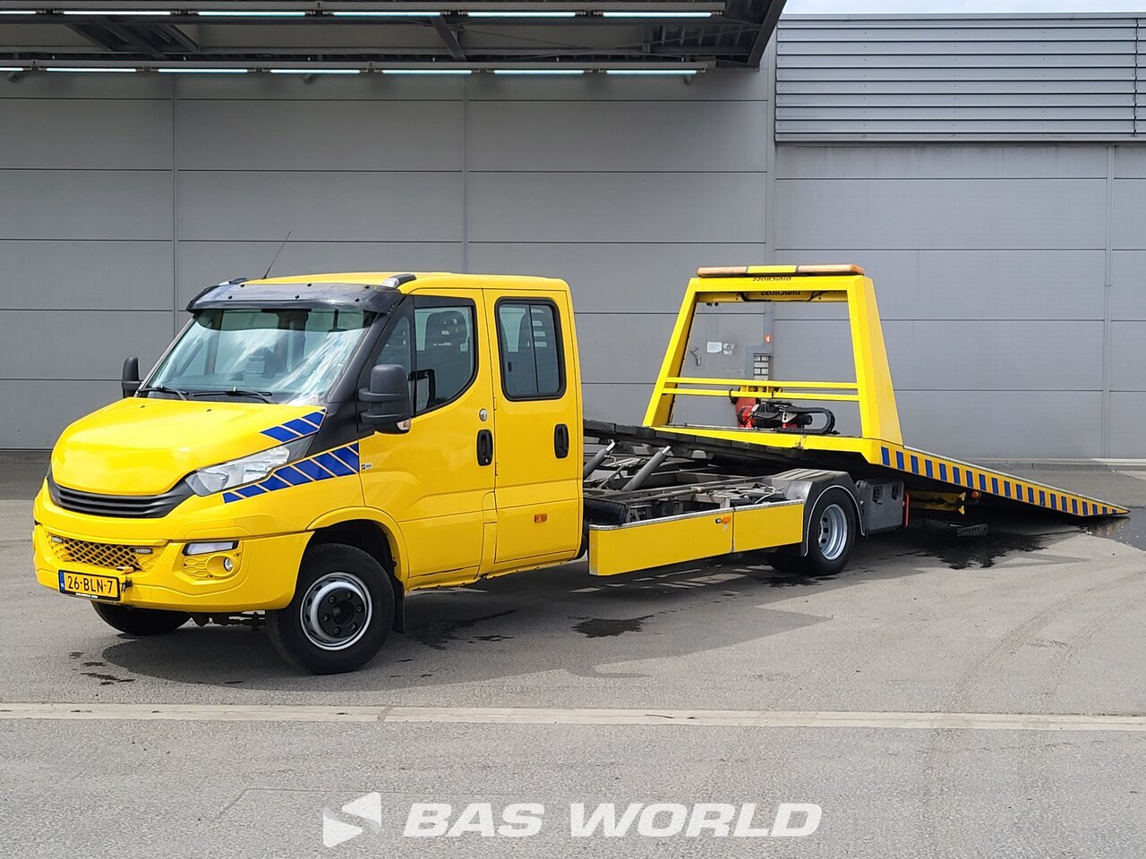 Front left : Iveco Daily 70C18 Transporteur de voitures