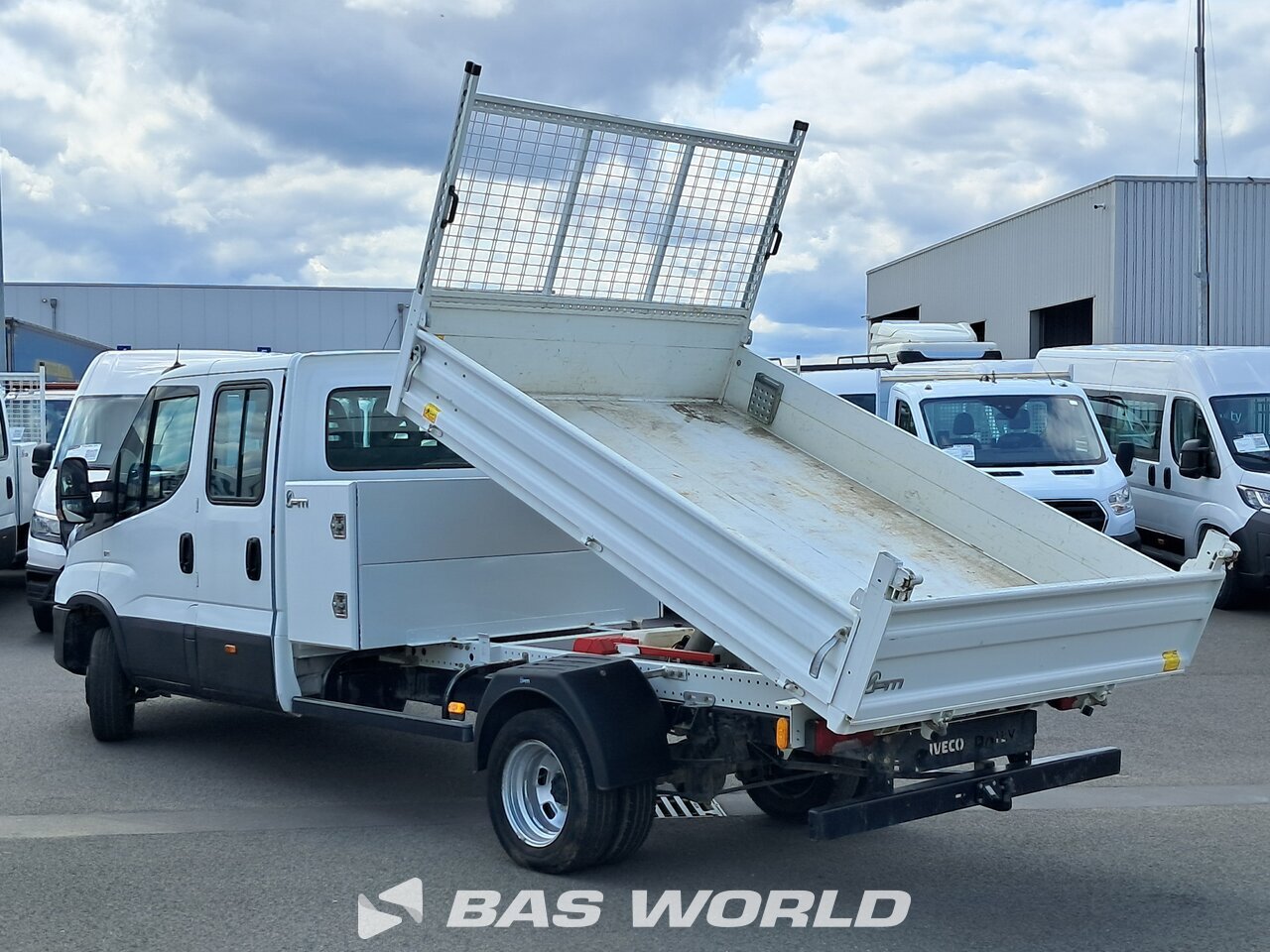 Back right : Iveco Daily 35C16 Benne