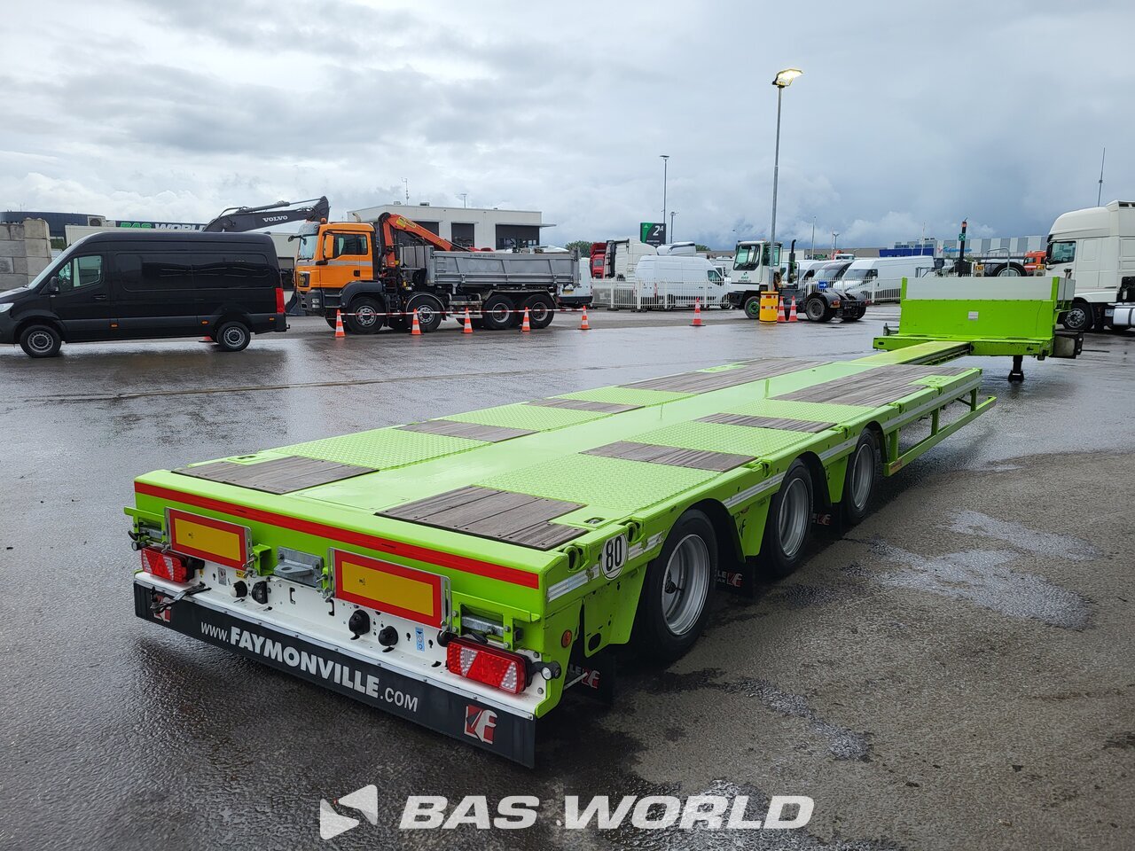 Back : Faymonville Semi-remorques porte engins