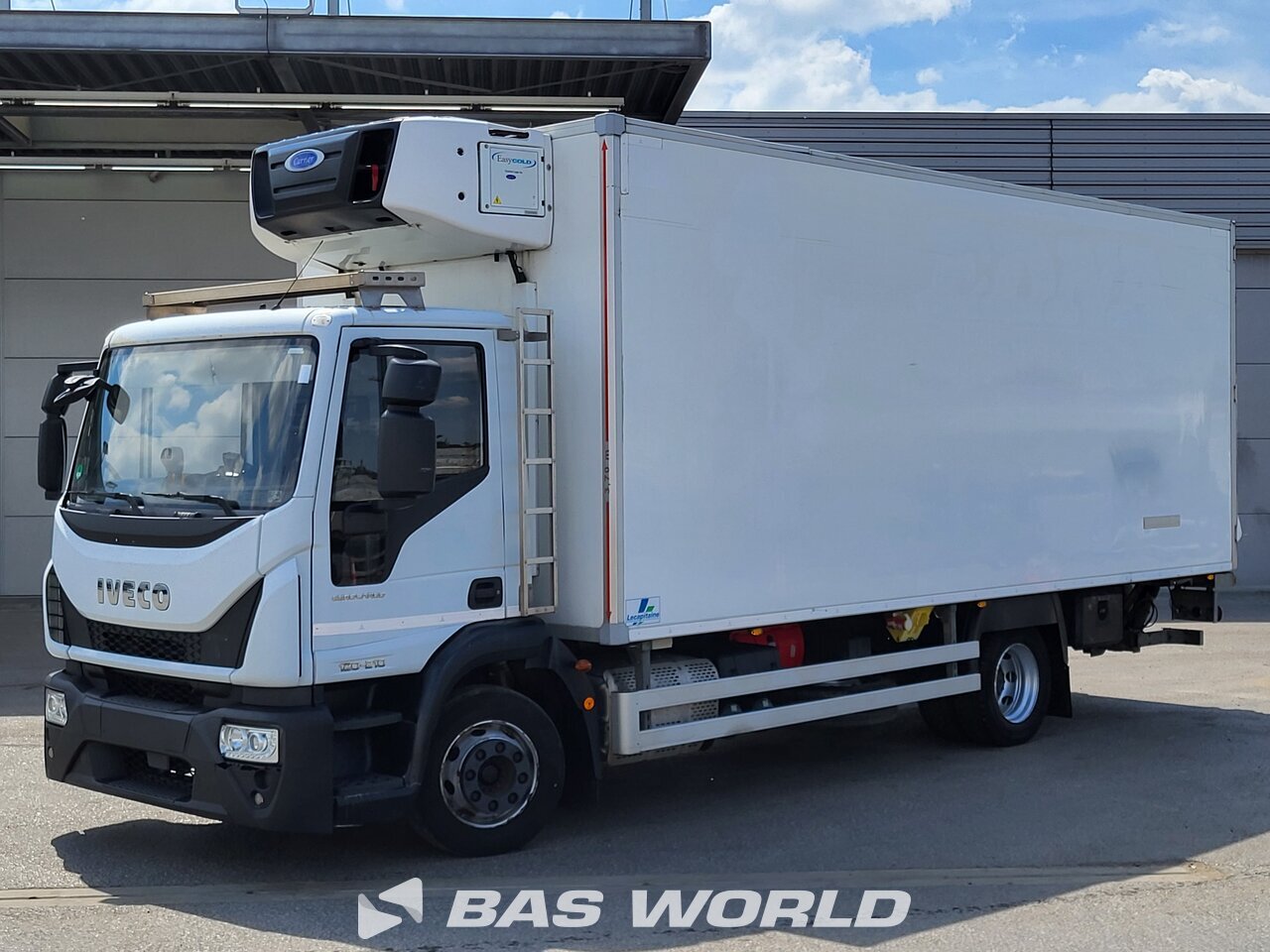 Front left : Iveco Eurocargo 120E210 4X2 Carrosserie Camion frigorifique